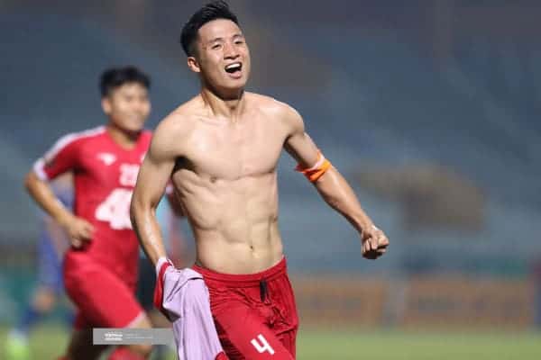 Bùi Tiến Dũng hiện đang là một trong những trung vệ sáng giá và là thành viên không thể thiếu trong đội hình của đội tuyển bóng đá Việt Nam