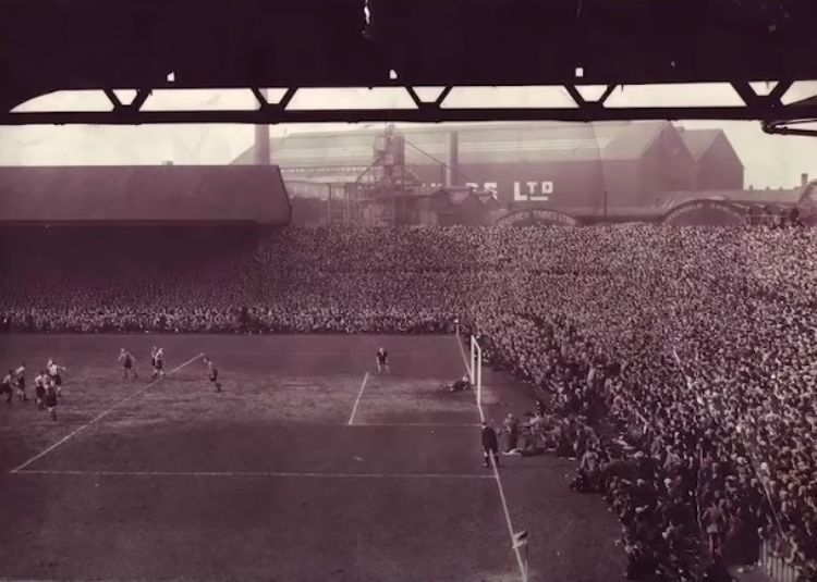 Trận đấu nhiều khán giả nhất từng diễn ra tại Old Trafford